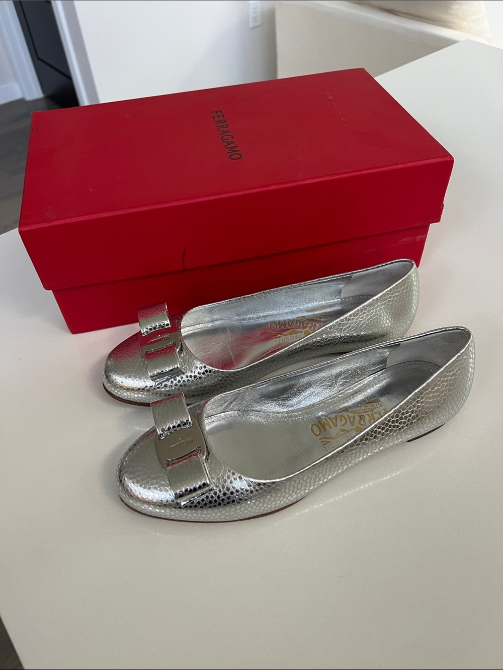 Salvatore Ferragamo silver metallic varina bow ballerina flats size 6 C